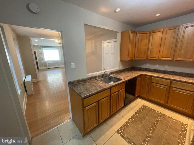 Building Photo - 141 Leverington Ave