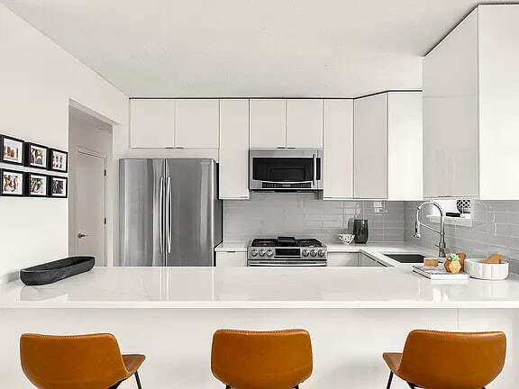 Building Photo - 6 Renaissance Ct