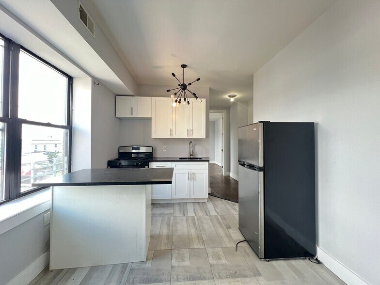 615 Bramhall 2L - 618 Bramhall Ave