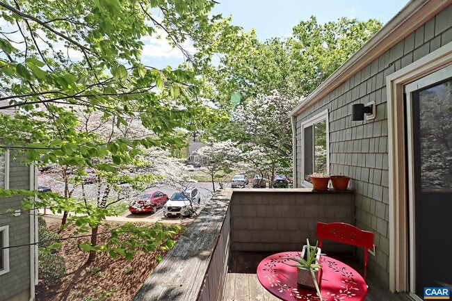Building Photo - 1242 Clifden Green