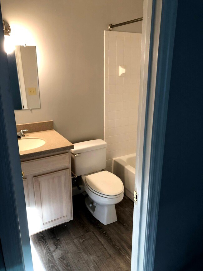 Building Photo - 337 W Coleman Blvd