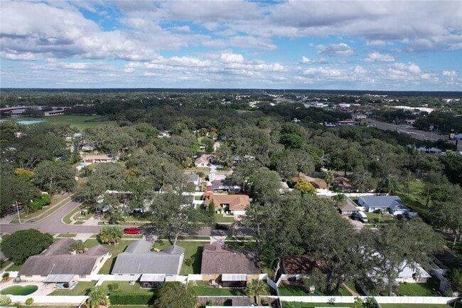 Building Photo - 210 Foxwood Dr