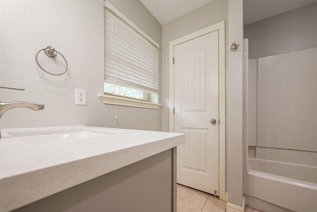 Building Photo - 10190 Dogwood Lp