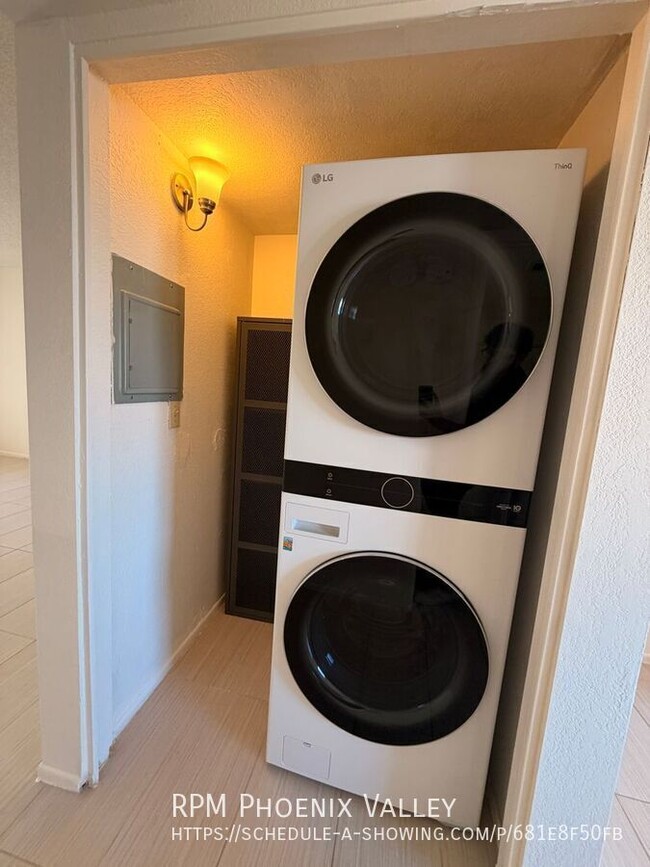 Building Photo - 616 S Hardy Dr