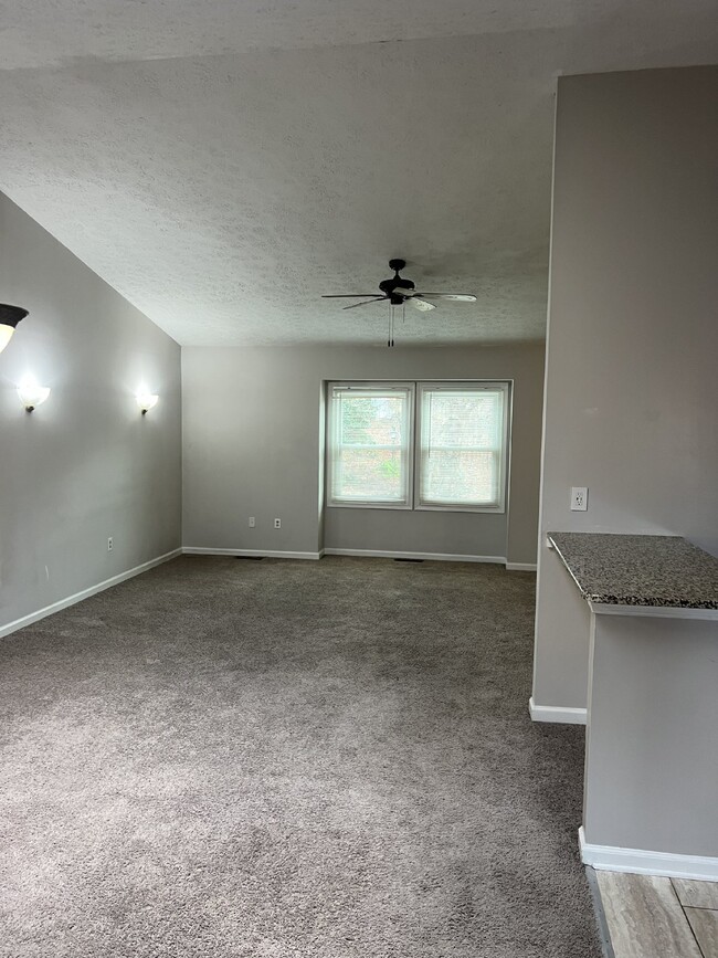 Building Photo - Charming Split Foyer with Spacious Layout ...