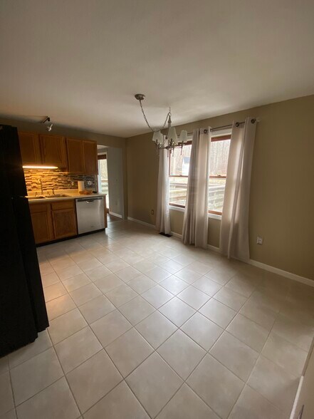Eat-in kitchen - 60 Minechoag Hts