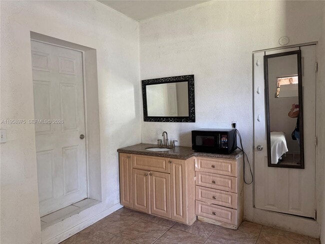 Building Photo - 1822 Cleveland St