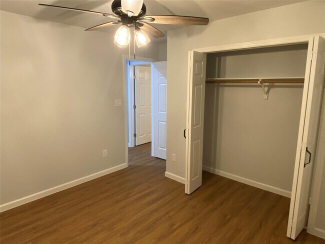 Building Photo - 421 Mockingbird Ln