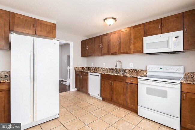 Building Photo - 8000 Rivermont Ct