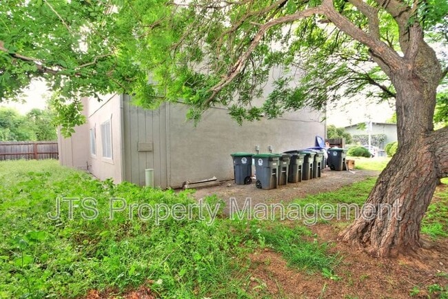 Building Photo - 10524 Croetto Way