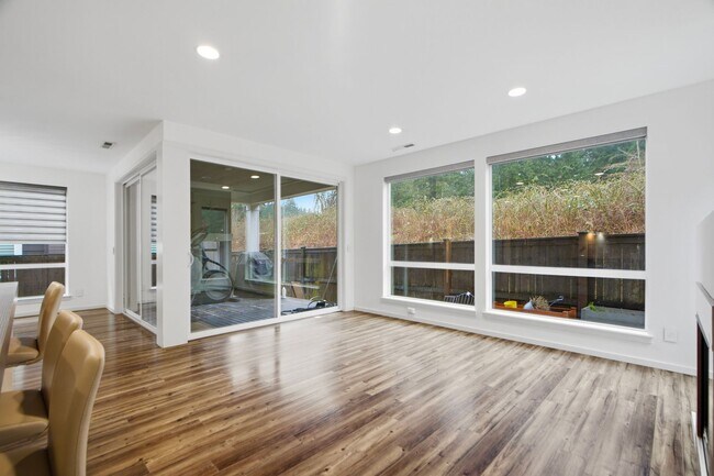 Building Photo - 17129 42nd Dr SE