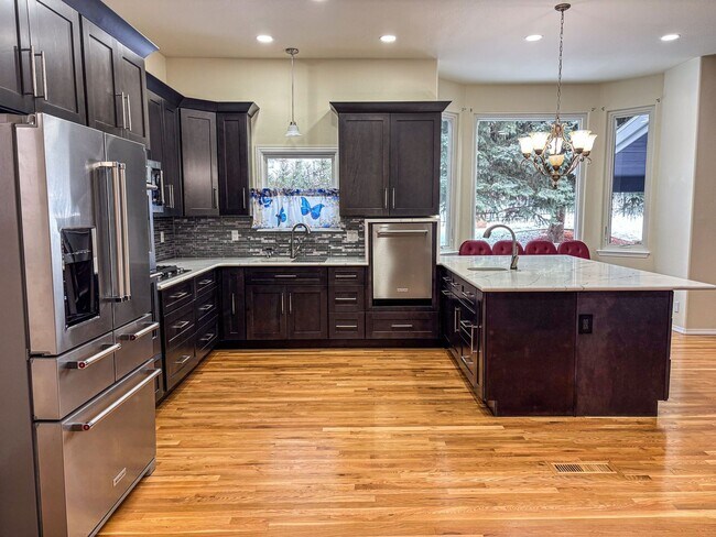 Building Photo - Spacious 4-bedroom, 3-bathroom home located in the Deer Run neighborhood