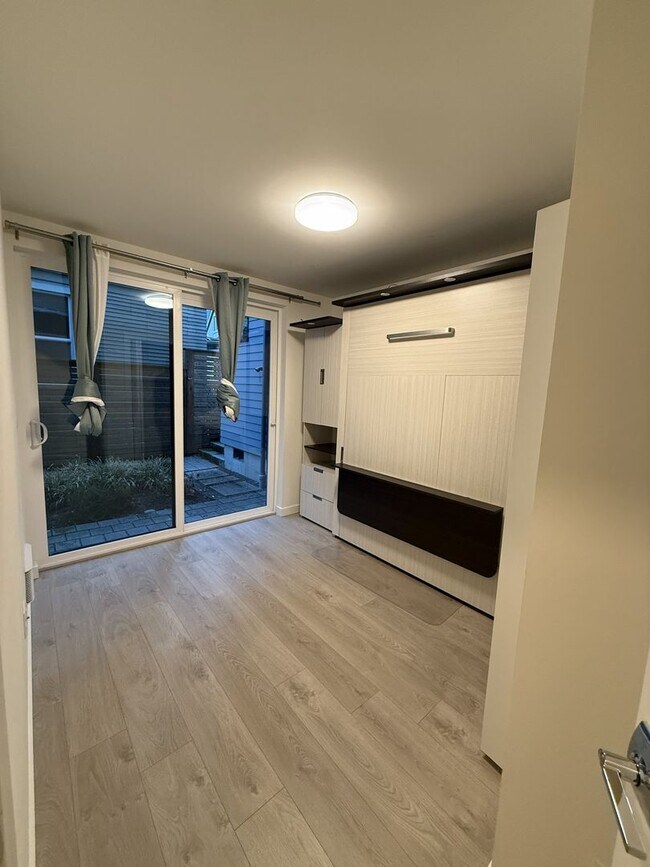 Building Photo - Modern 2-Bed, 2-Bath Townhome near Madison Valley – Exceptional Light, Design & Location