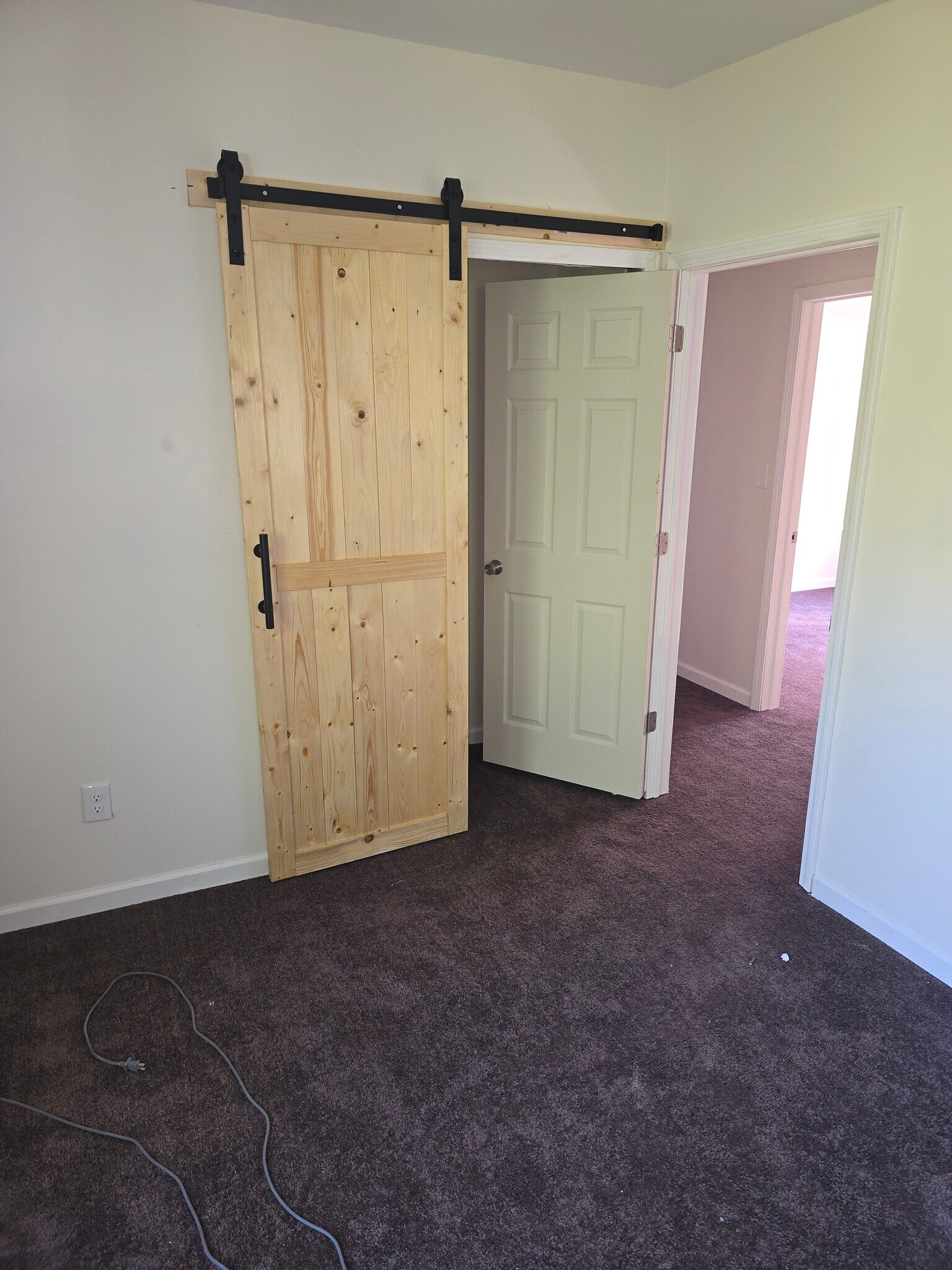 Room 2 - 15503 Ward St