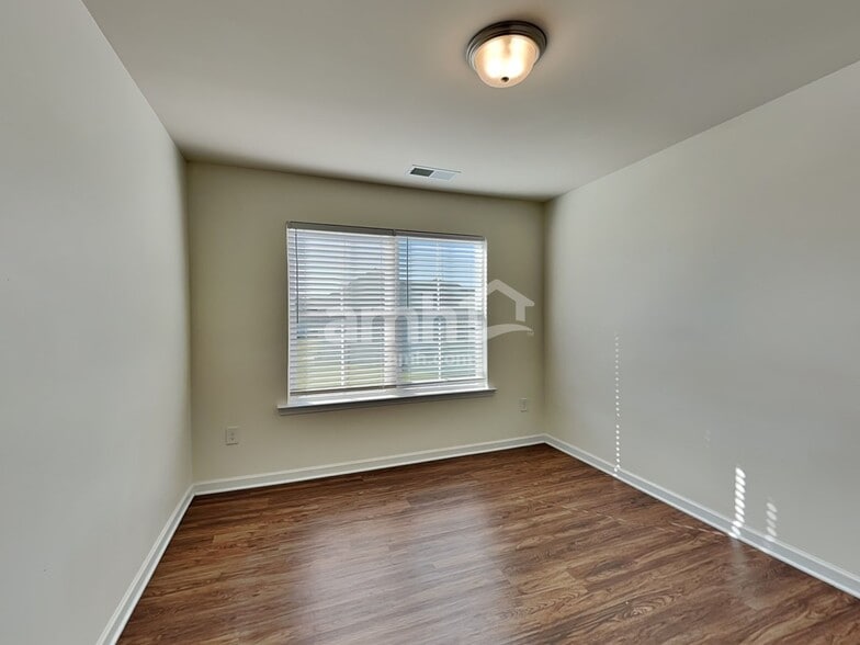 Building Photo - 721 Woodall Rd