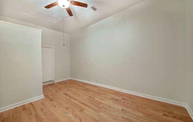 Building Photo - 602 W 36th St