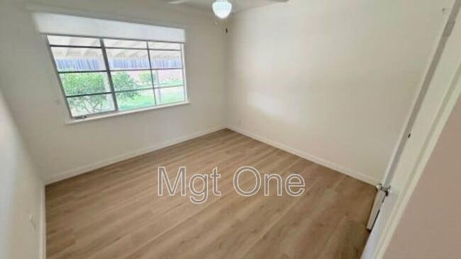 Building Photo - 1582 Tiffany Pl