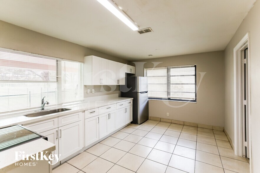 Building Photo - 3427 NW 37th St