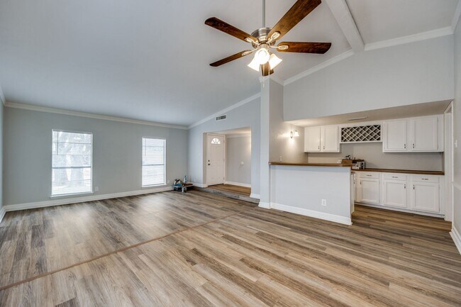 Building Photo - Spacious 4BD Home with Stunning Landscape ...