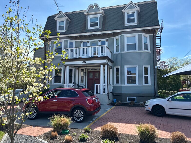 Building Photo - 131 Irving Ave