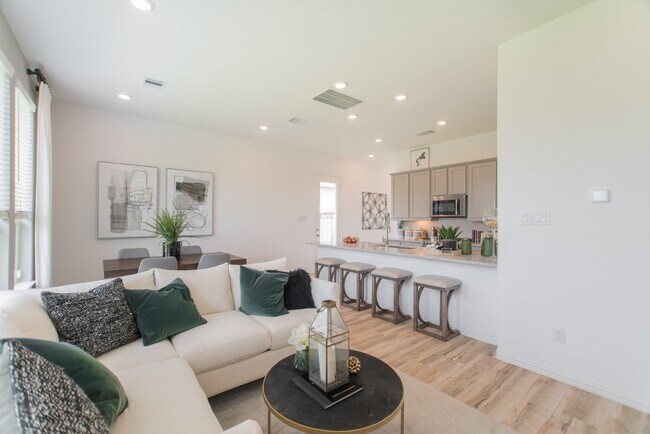 Building Photo - 438 Lake Day Dr