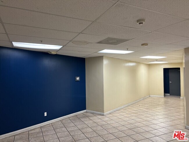 Building Photo - 12375 Osborne Pl