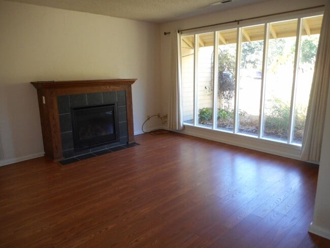 Building Photo - Beautiful single story ranch style home on cul-de-sac!