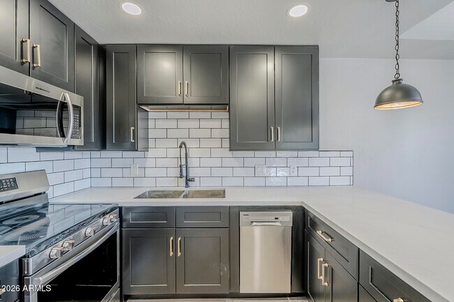 Building Photo - 2959 N 68th Pl