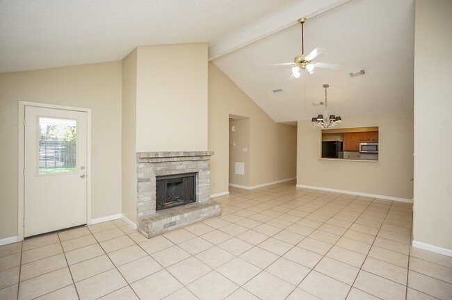 Building Photo - 20143 Beechview Ln