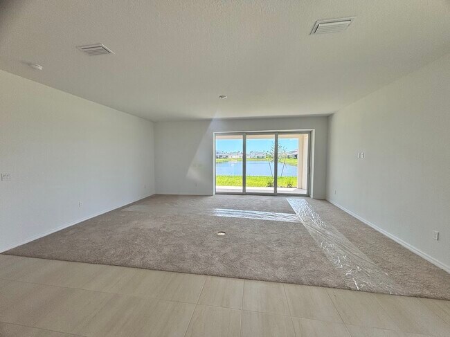 Building Photo - 9323 Lorenzo Wy