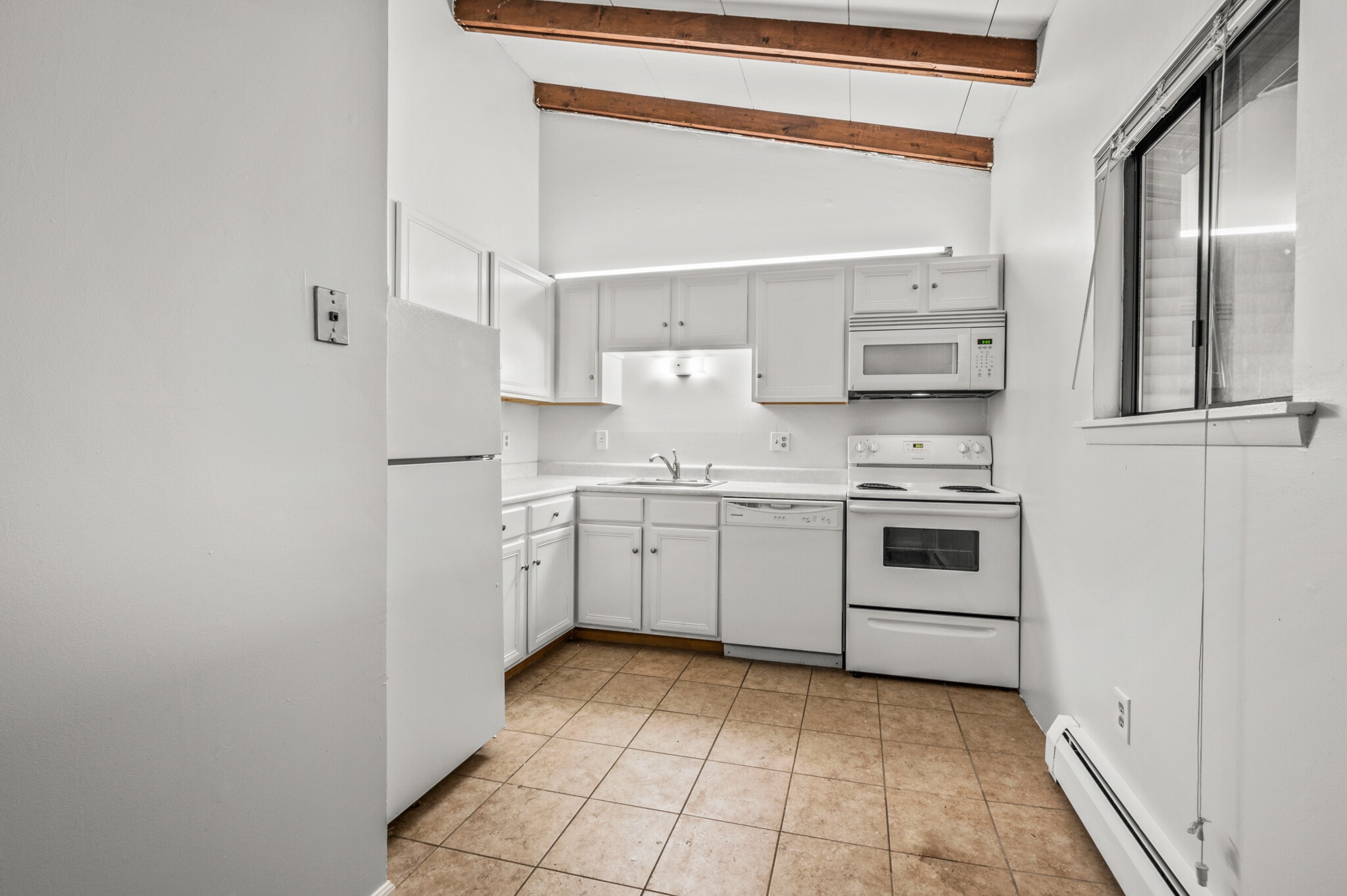 Building Photo - 341 Oak St