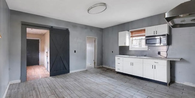 Building Photo - 749 S 33rd St