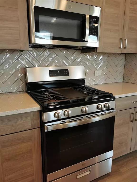 Building Photo - 118 Dedina Dr