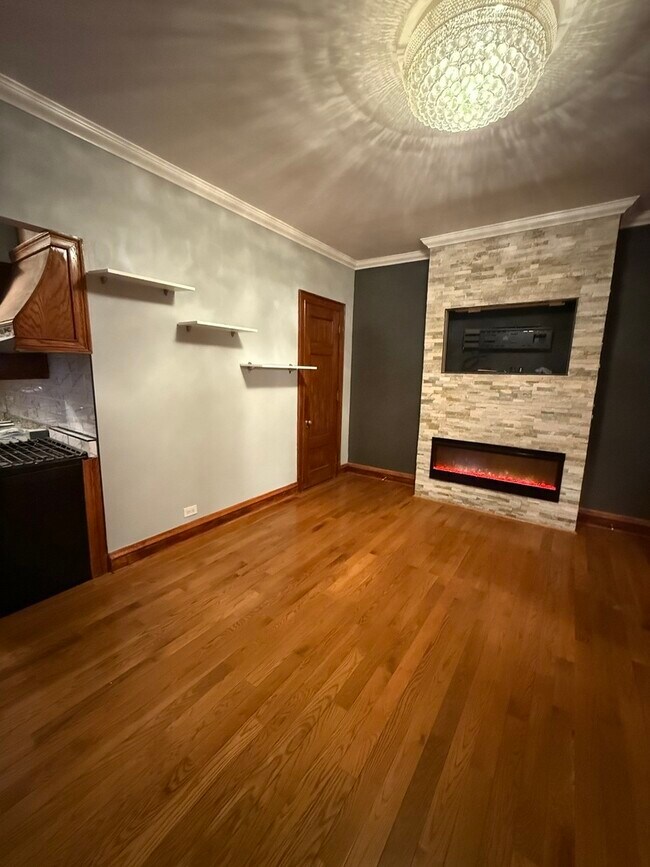 Building Photo - 5300 S Shore Dr