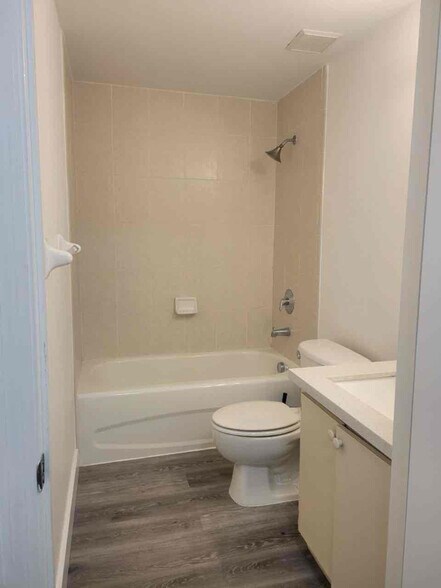 Building Photo - 7330 NW 114th Ave