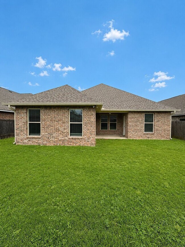 Building Photo - Willow Heights