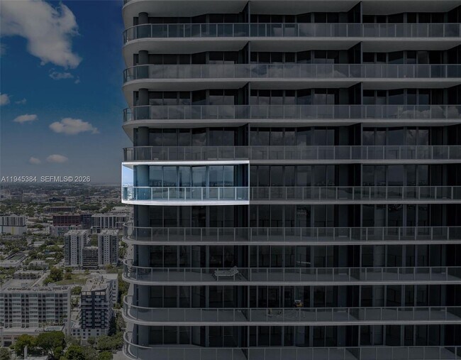 Building Photo - 700 NE 24th St