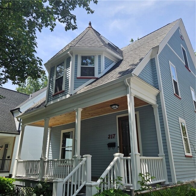 Building Photo - 217 Merriman St