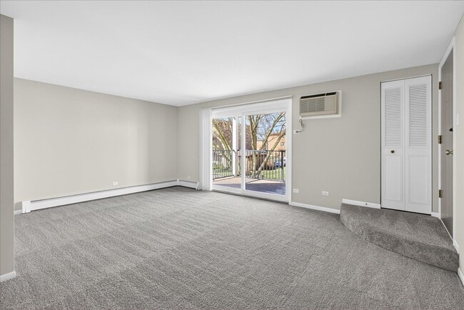 Building Photo - 716 W 65th St