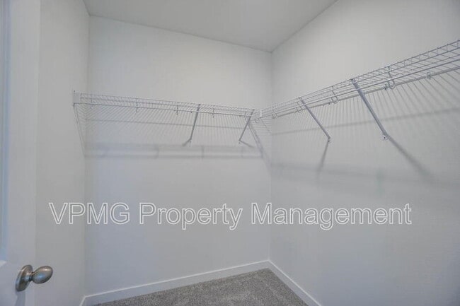 Building Photo - 2301 SW 5th Pl