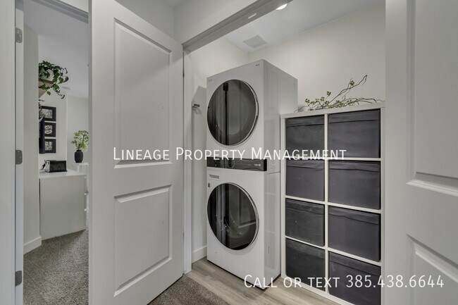 Building Photo - 3940 N Cougar Ln