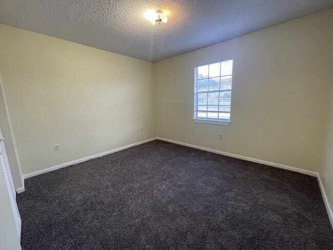 Building Photo - Apartment For Rent