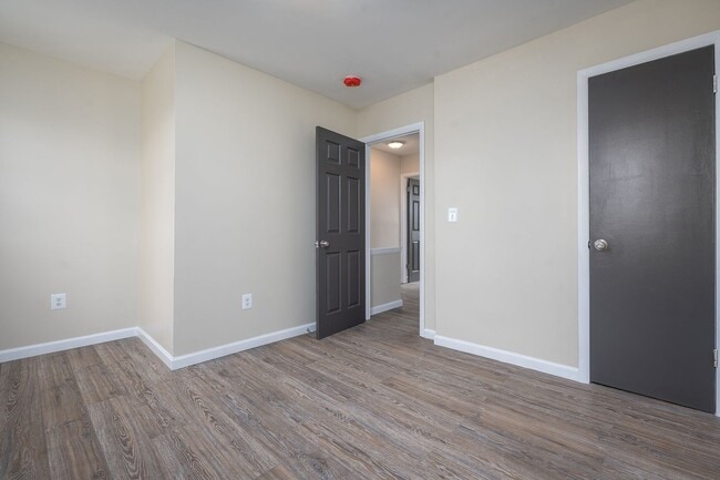 Building Photo - Beautifully renovated single family home