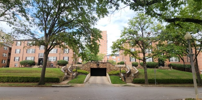 Building Photo - 813 Westwood Dr