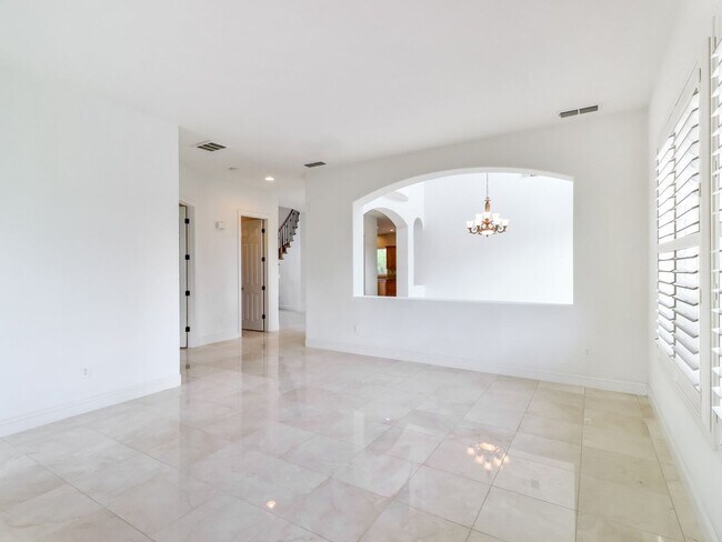 Building Photo - Beautiful custom home in The Promontory in...