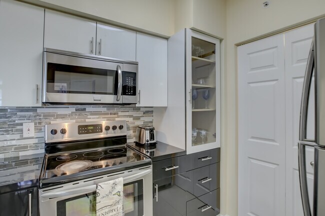 Building Photo - 17100 N Bay Rd