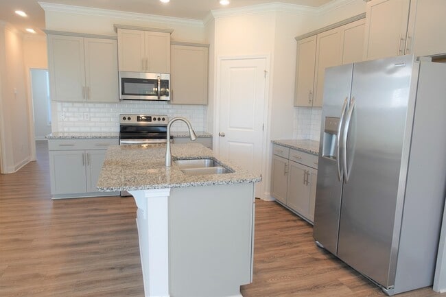 Building Photo - 409 Yellow Fox Rd