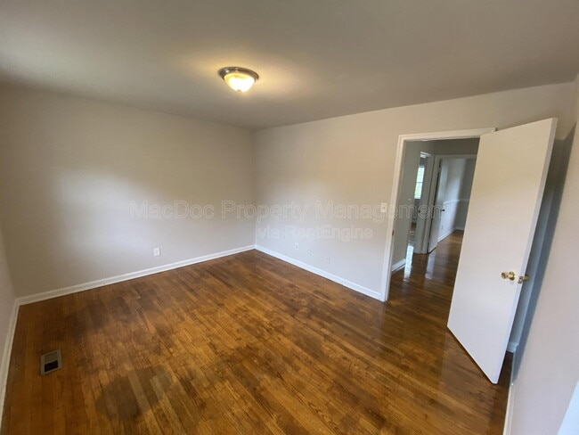 Building Photo - 719 Olde Greenwich Cir