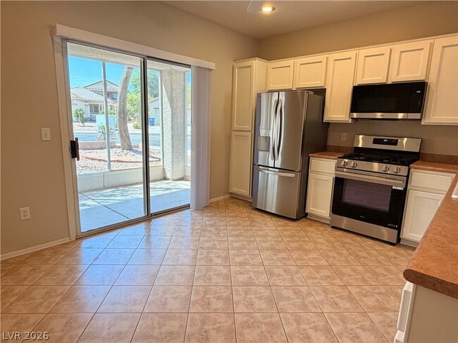 Building Photo - 2523 Romanza Rd
