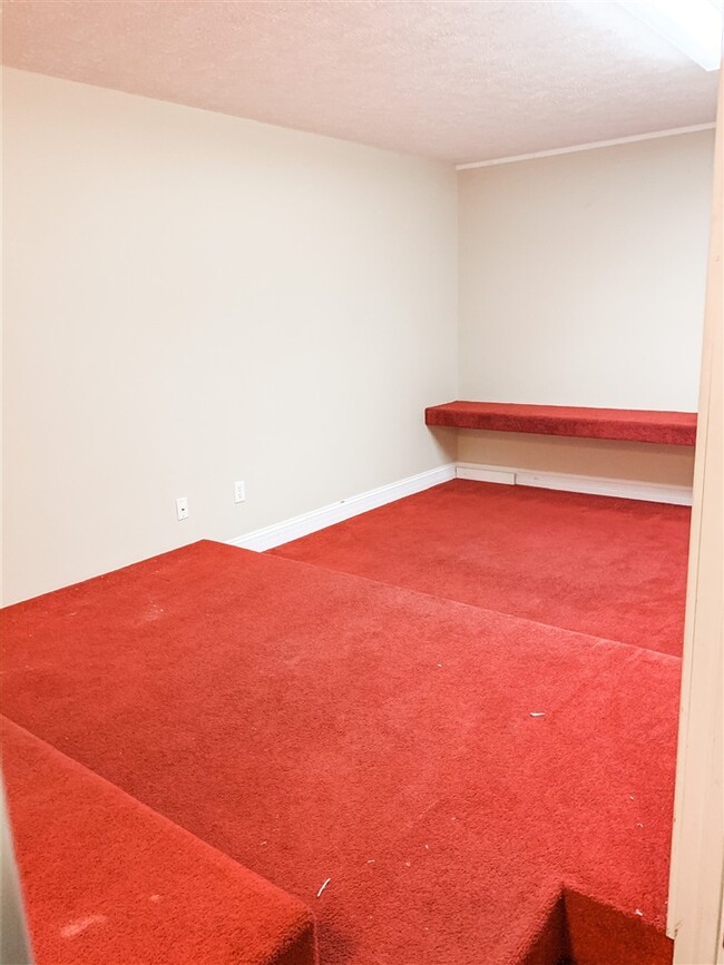 Building Photo - 545 Genrose Dr